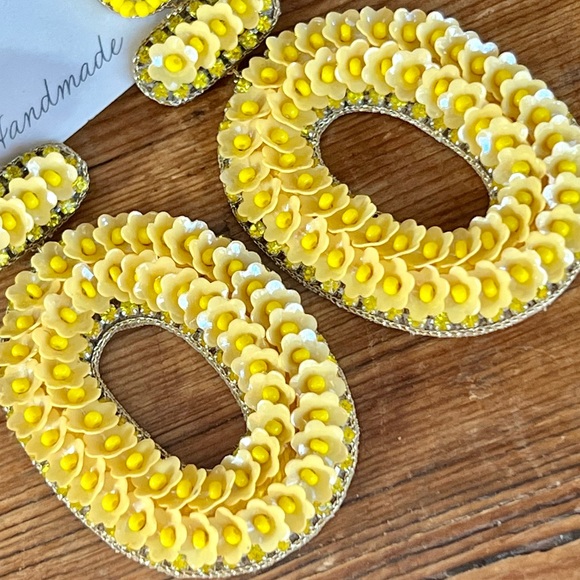 NWT Deepa Gurnani Beaded Crystal Flower Chandeliers - Picture 4 of 16